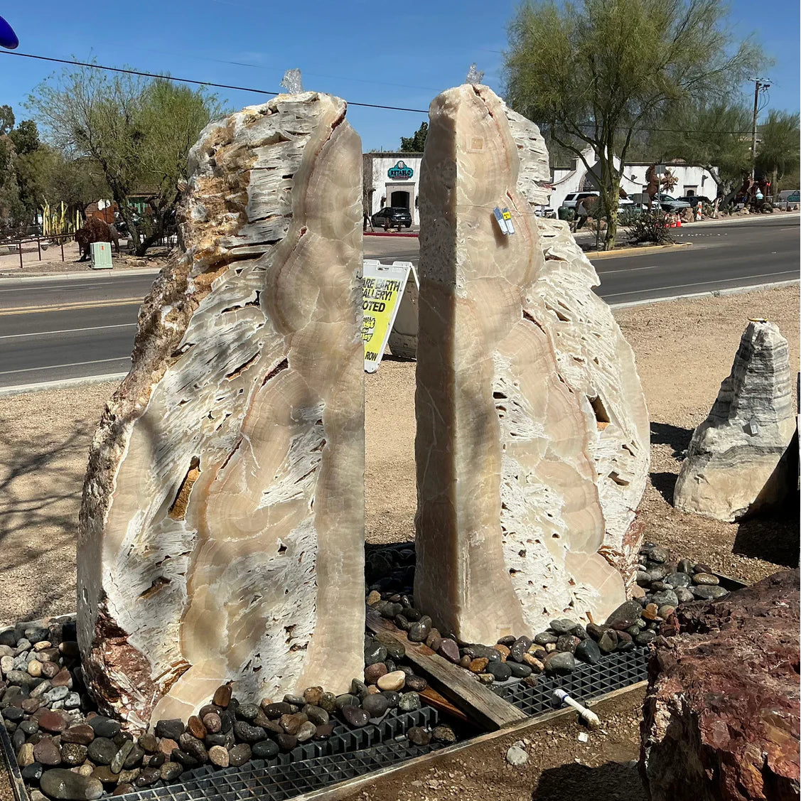 Meil Onyx Fountain with 3 Cut Sides and White Fossil Rustic Edge